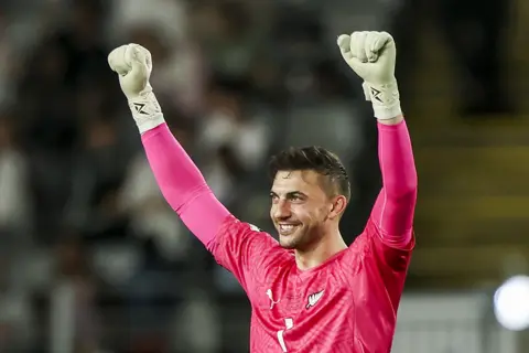 حارس نيوزيلندا: لا نركز على صلاح وحده.. واللعب في كأس العالم حلم كل طفل